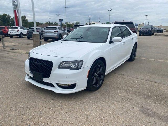 Used 2022 Chrysler 300 Touring L with VIN 2C3CCADG3NH236828 for sale in Dexter, MO