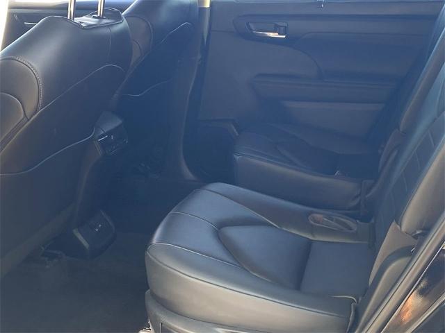 2023 Toyota Highlander Vehicle Photo in GOODYEAR, AZ 85338-1310