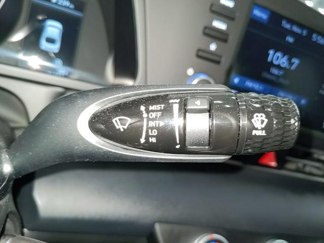 2022 Hyundai ELANTRA Vehicle Photo in Green Bay, WI 54304