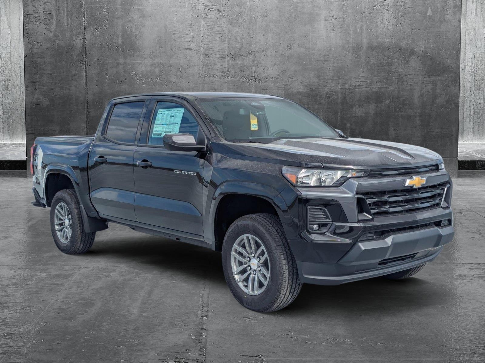 2024 Chevrolet Colorado Vehicle Photo in PEMBROKE PINES, FL 33024-6534