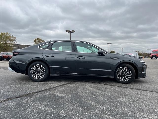 2025 Hyundai SONATA Hybrid Vehicle Photo in O'Fallon, IL 62269