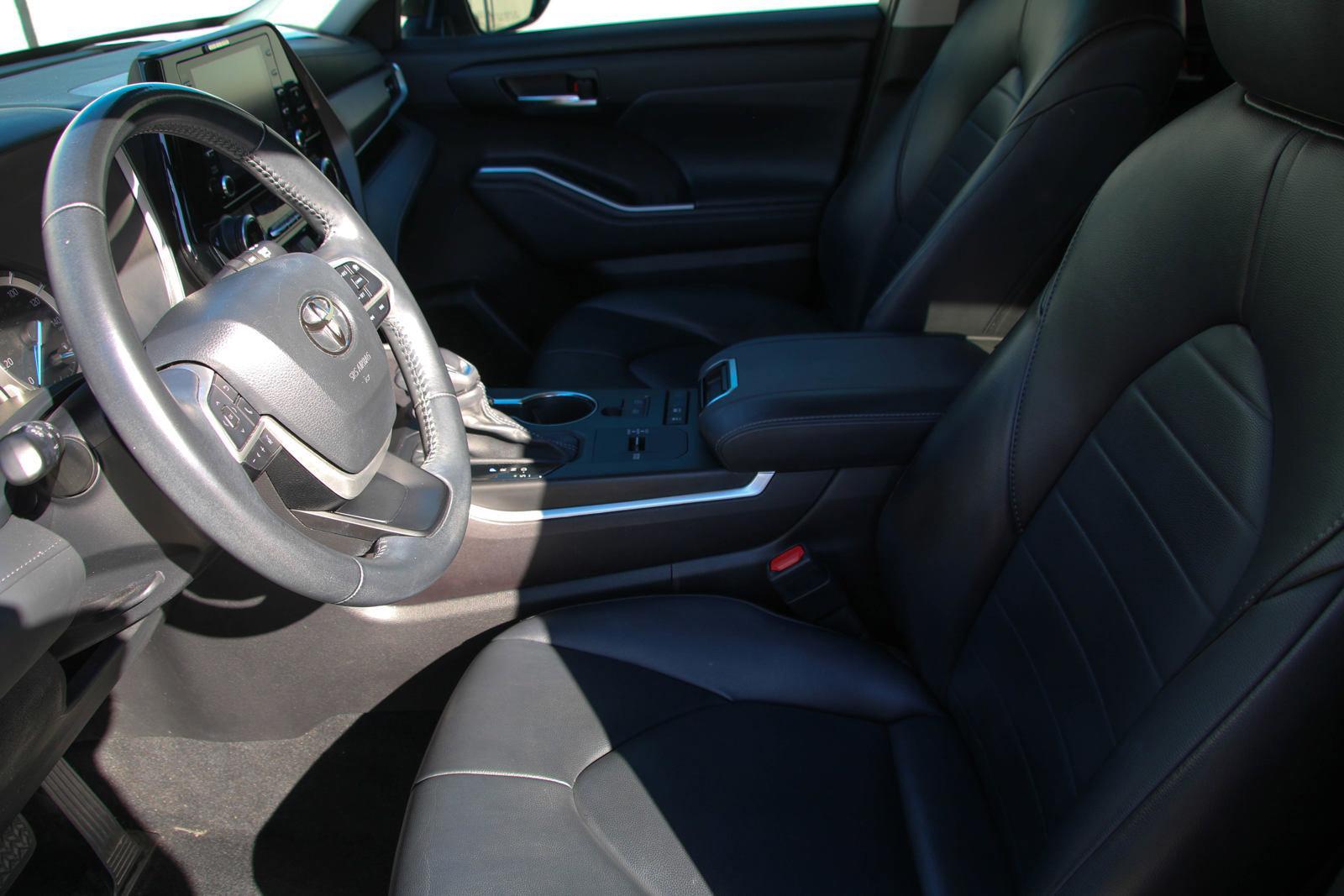 2022 Toyota Highlander Vehicle Photo in SUGAR LAND, TX 77478