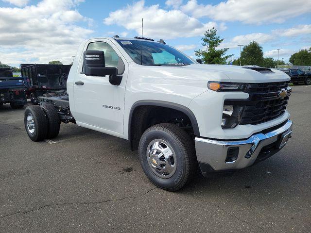 2024 Chevrolet Silverado 3500 HD Chassis Cab Vehicle Photo in DANBURY, CT 06810-5034