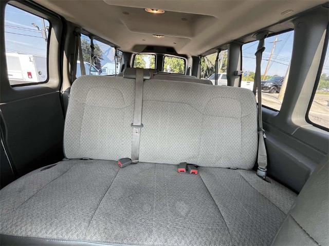 2020 Chevrolet Express Passenger 3500 Vehicle Photo in ALCOA, TN 37701-3235