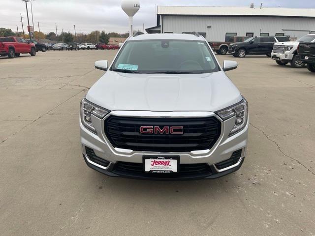 Used 2022 GMC Terrain SLE with VIN 3GKALTEV4NL239373 for sale in Lennox, SD