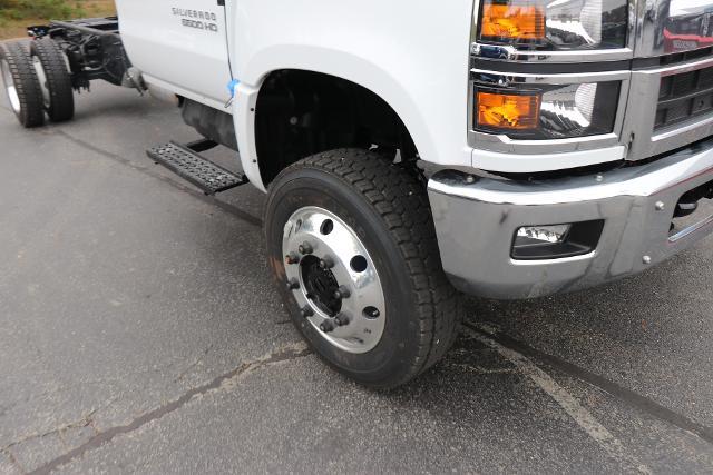 2024 Chevrolet Silverado 6500 HD Vehicle Photo in MONTICELLO, NY 12701-3853