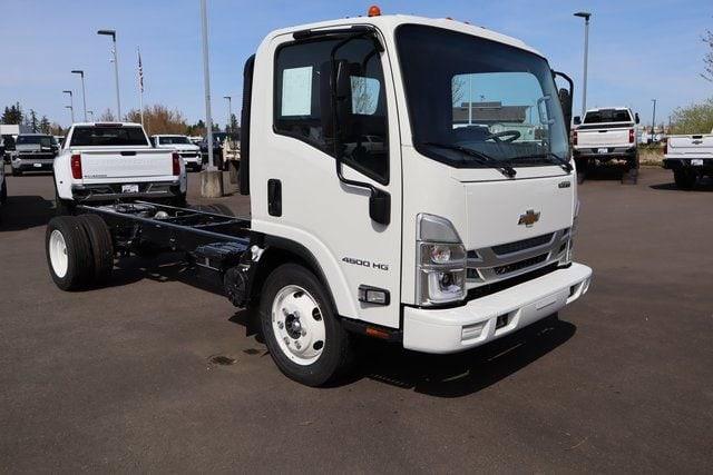 2024 Chevrolet Low Cab Forward Vehicle Photo in Salem, OR 97301