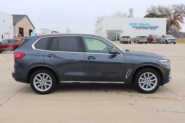 Used 2019 BMW X5 40i with VIN 5UXCR6C52KLL40005 for sale in Waverly, IA