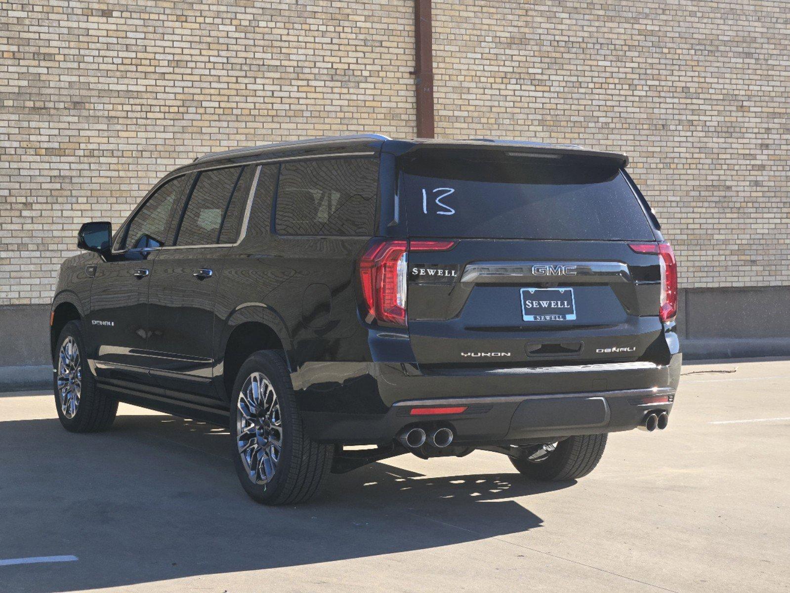 2024 GMC Yukon XL Vehicle Photo in DALLAS, TX 75209-3016