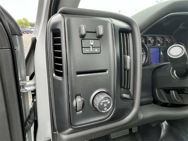 2023 Chevrolet Silverado 5500 HD Vehicle Photo in ALCOA, TN 37701-3235