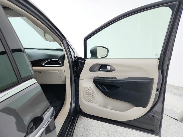 2020 Chrysler Pacifica Vehicle Photo in Grapevine, TX 76051