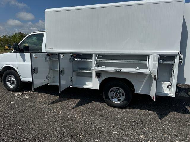 2024 GMC Savana Commercial Cutaway Vehicle Photo in MEDINA, OH 44256-9631