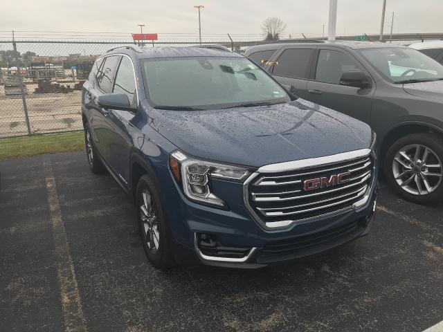 2024 GMC Terrain Vehicle Photo in GREEN BAY, WI 54303-3330