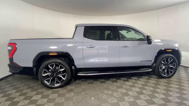 2024 GMC Sierra EV Vehicle Photo in ALLIANCE, OH 44601-4622