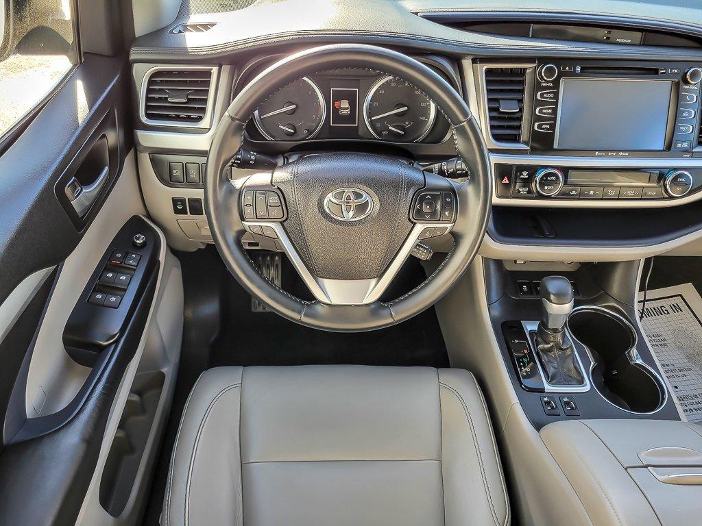 2018 Toyota Highlander Vehicle Photo in Saint Charles, IL 60174