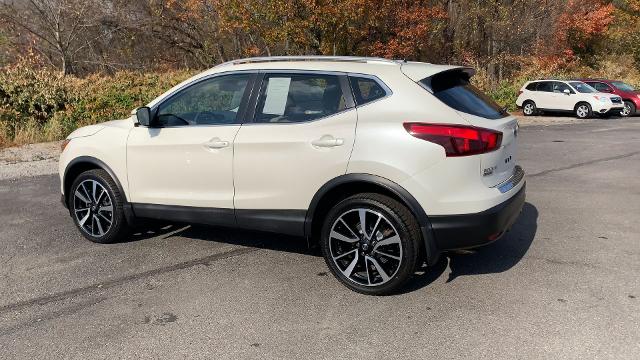 2018 Nissan Rogue Sport Vehicle Photo in MOON TOWNSHIP, PA 15108-2571