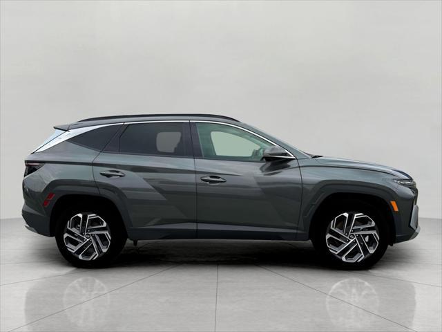 2025 Hyundai TUCSON Hybrid Vehicle Photo in Green Bay, WI 54304