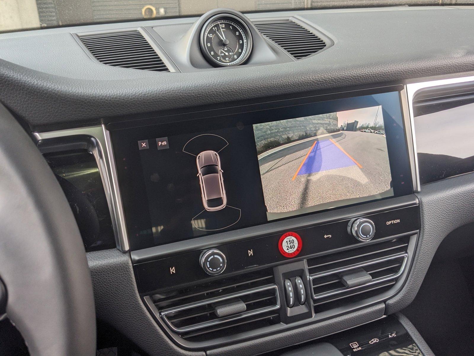 2024 Porsche Macan Vehicle Photo in Towson, MD 21204