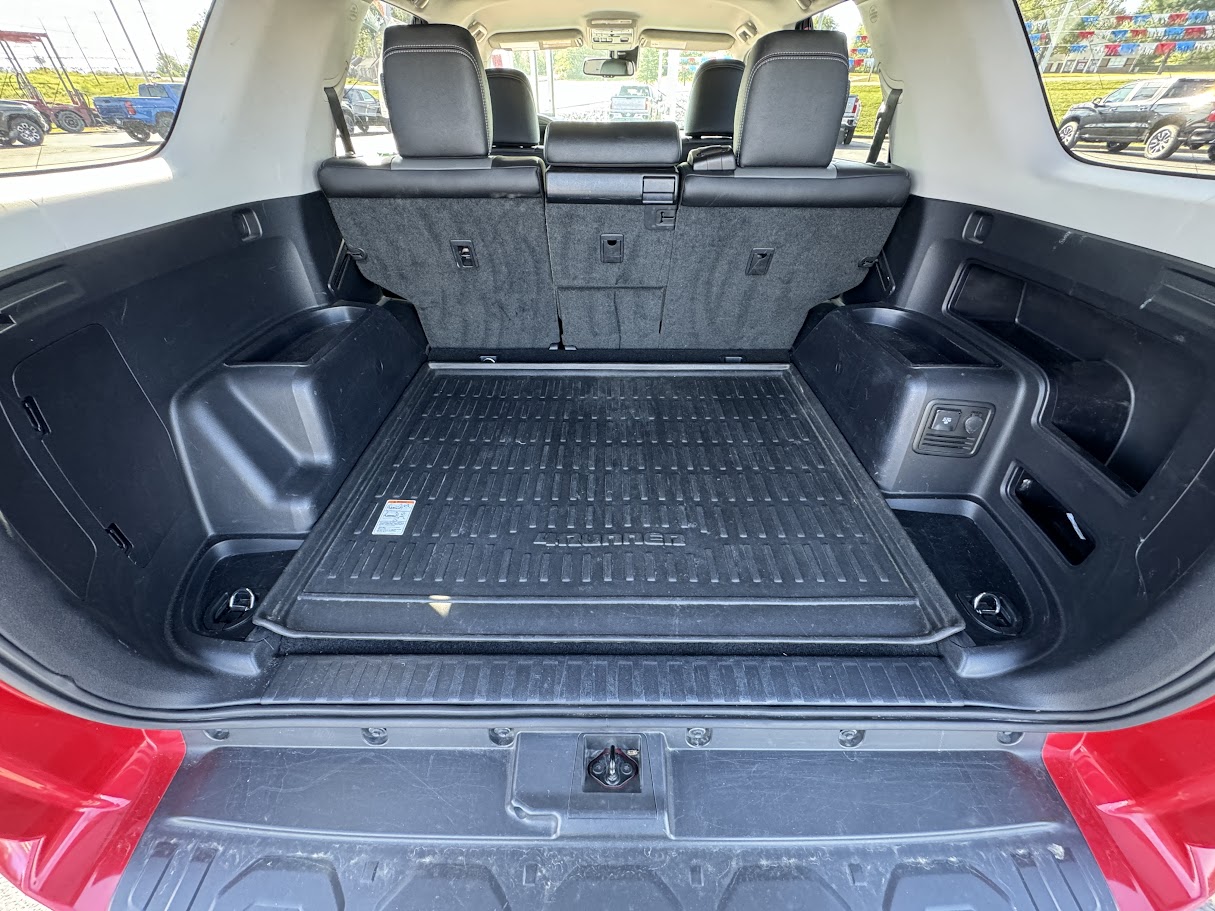 2020 Toyota 4Runner Vehicle Photo in BOONVILLE, IN 47601-9633