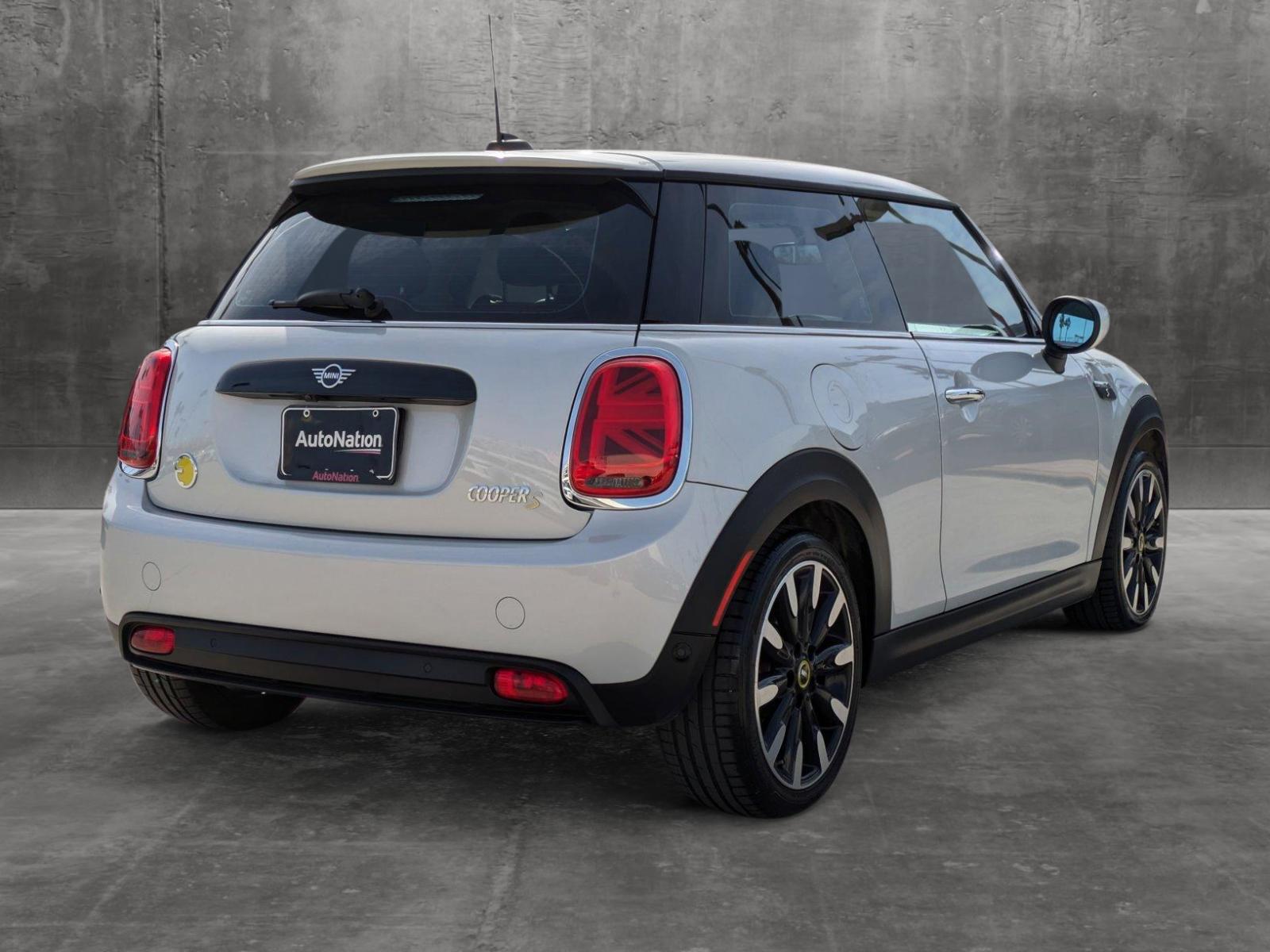 2023 MINI Electric Hardtop 2 Door Vehicle Photo in Tustin, CA 92782