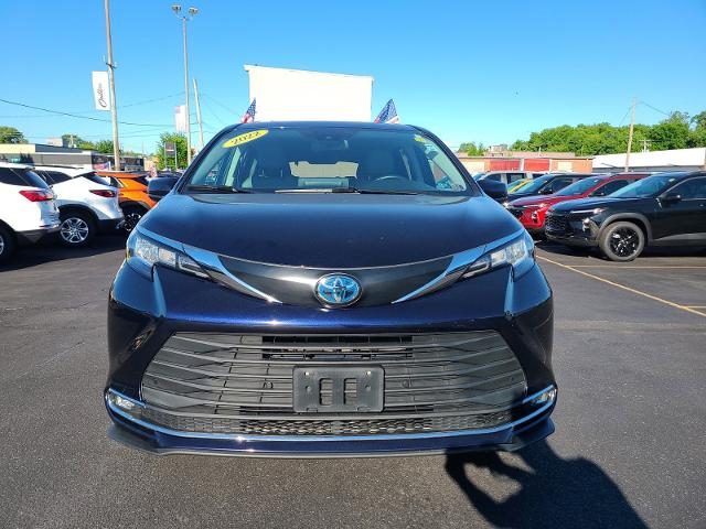 Used 2022 Toyota Sienna XLE with VIN 5TDYRKEC1NS088715 for sale in Allentown, PA