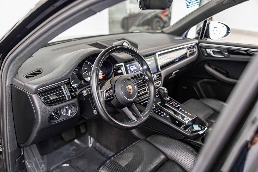 2022 Porsche Macan Vehicle Photo in Saint Charles, IL 60174