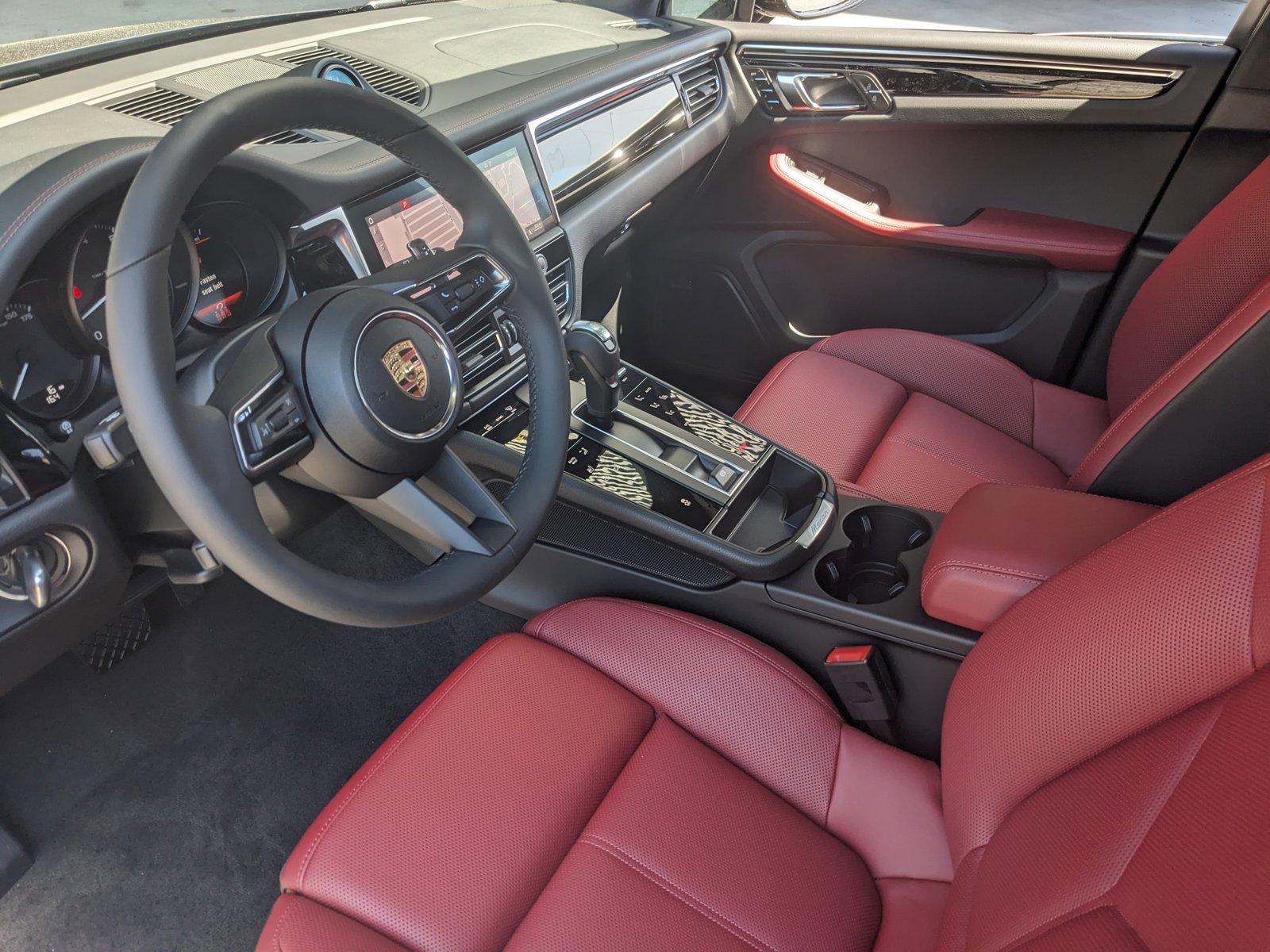 2024 Porsche Macan Vehicle Photo in TIMONIUM, MD 21093-2300