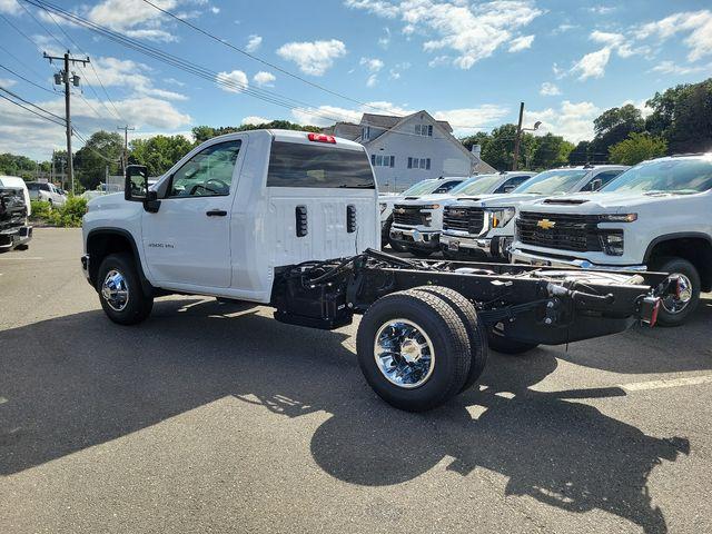 2024 Chevrolet Silverado 3500 HD Chassis Cab Vehicle Photo in DANBURY, CT 06810-5034