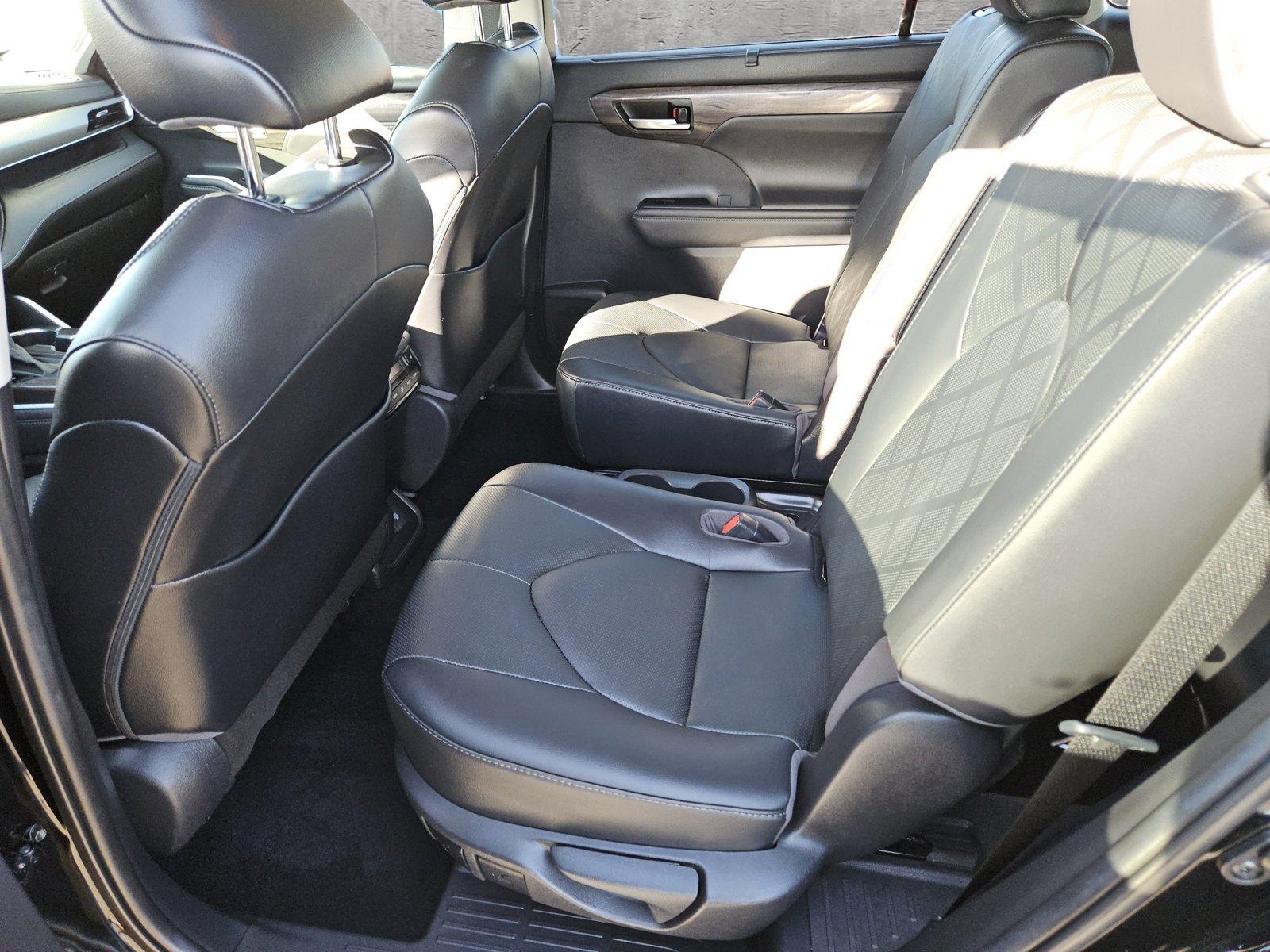 2020 Toyota Highlander Vehicle Photo in MESA, AZ 85206-4395