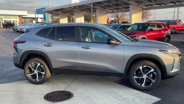 2025 Chevrolet Trax Vehicle Photo in JOLIET, IL 60435-8135