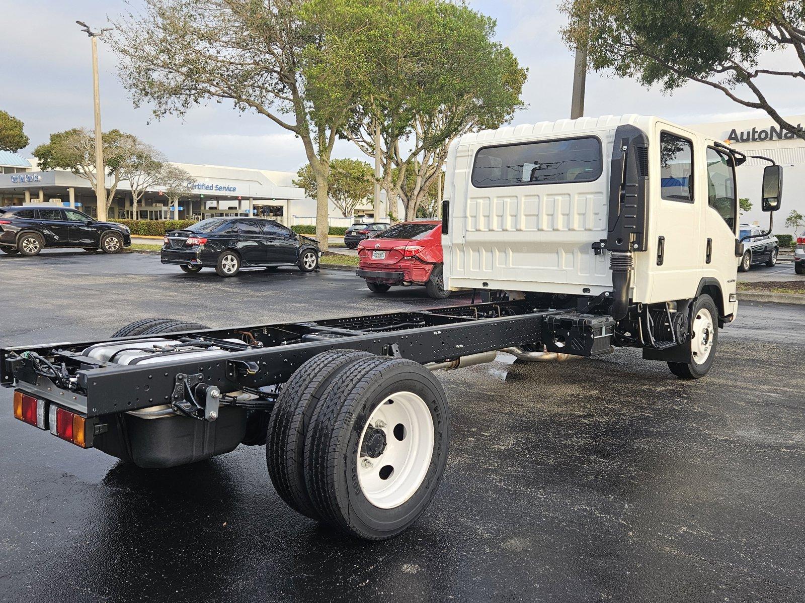 2024 Chevrolet Low Cab Forward 4500 Vehicle Photo in GREENACRES, FL 33463-3207