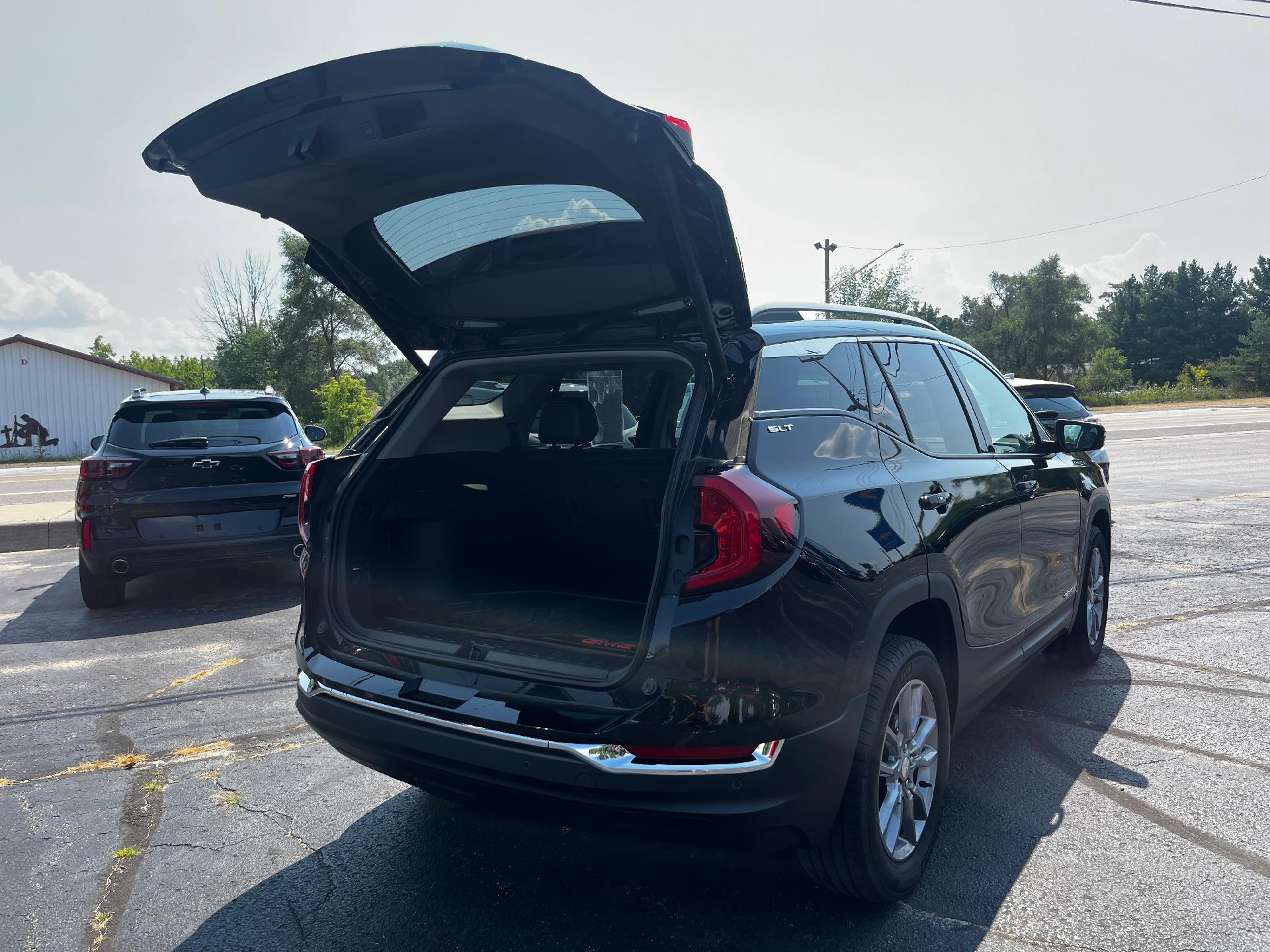 2023 GMC Terrain Vehicle Photo in CLARE, MI 48617-9414