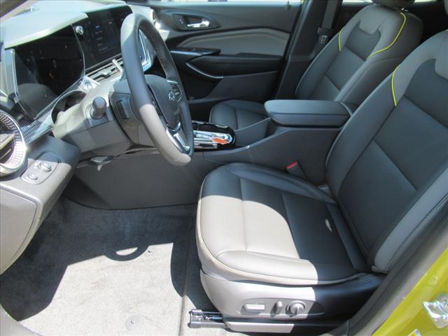 2025 Chevrolet Trax Vehicle Photo in LEESBURG, FL 34788-4022