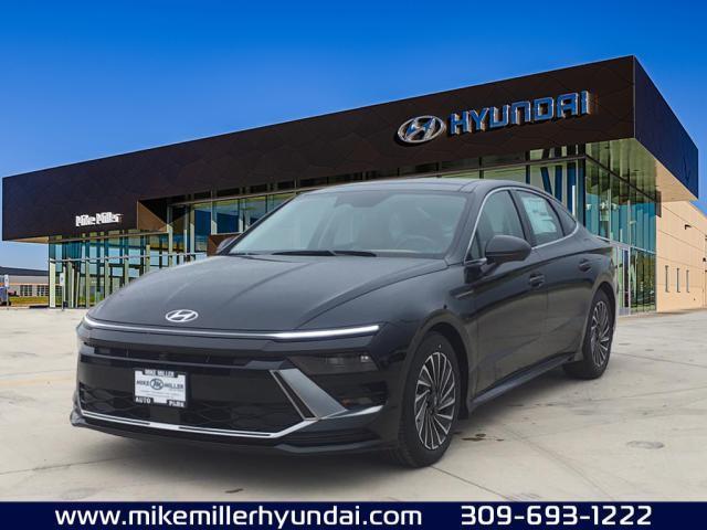 2024 Hyundai SONATA Hybrid Vehicle Photo in Peoria, IL 61615