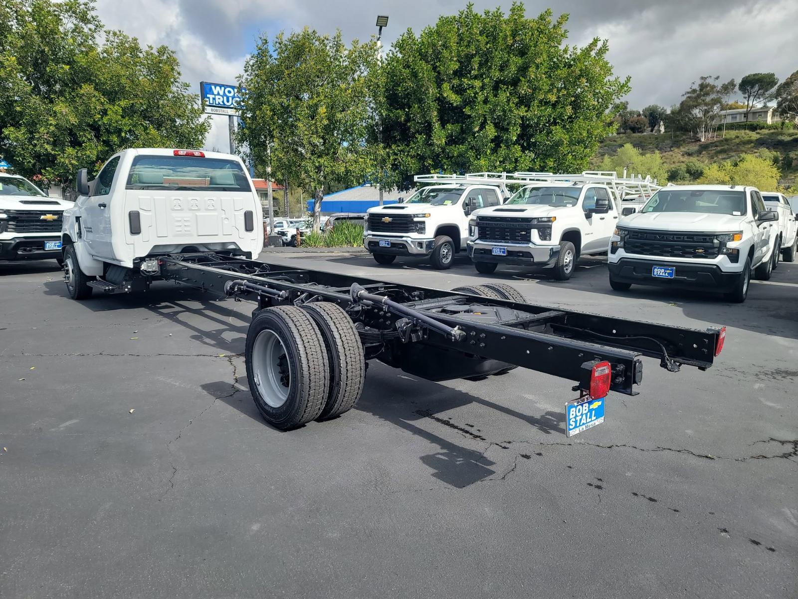 2023 Chevrolet Silverado Chassis Cab Vehicle Photo in LA MESA, CA 91942-8211