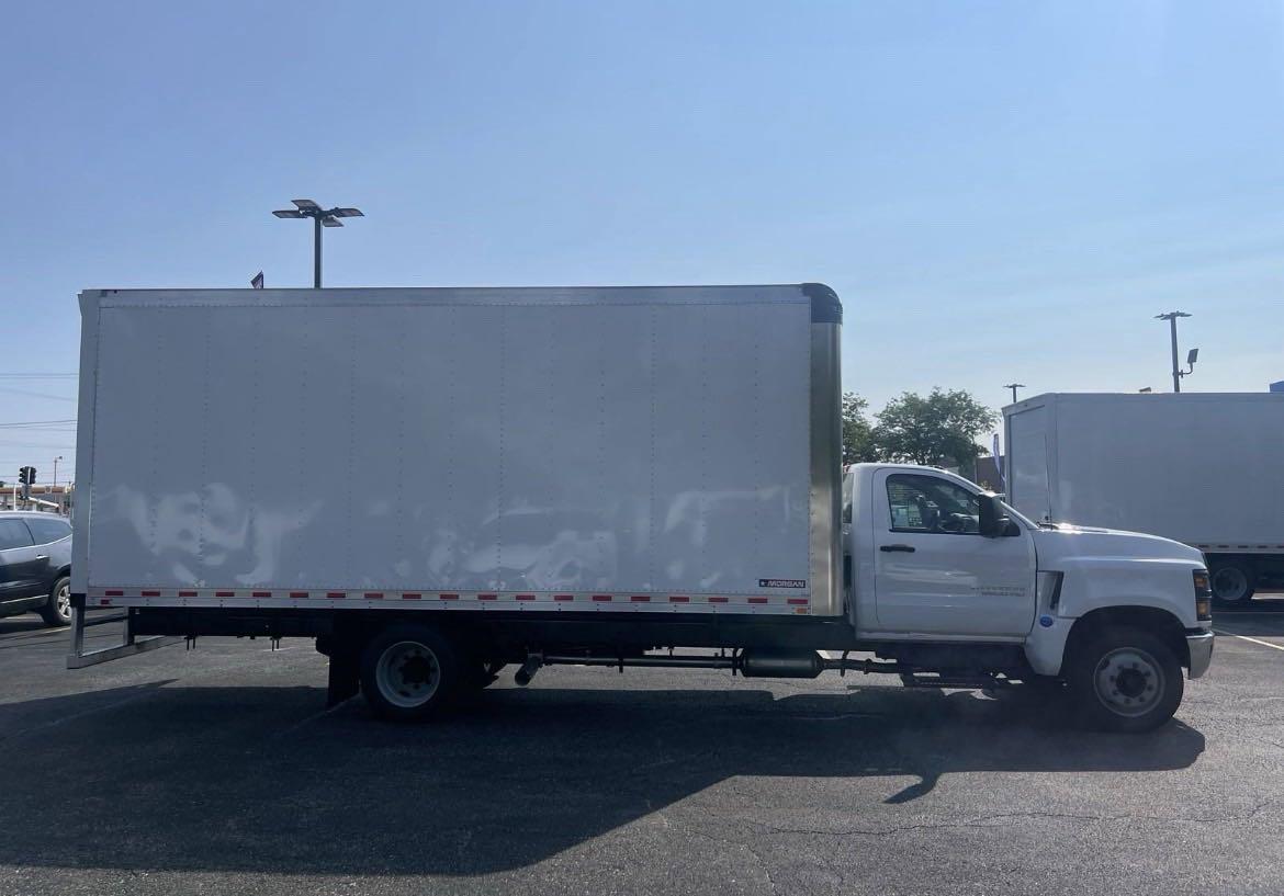 2022 Chevrolet Silverado Chassis Cab Vehicle Photo in Plainfield, IL 60586