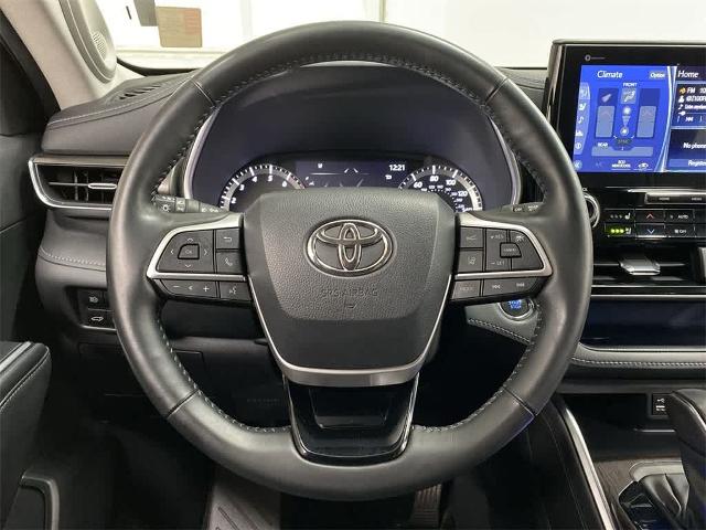 2022 Toyota Highlander Vehicle Photo in PORTLAND, OR 97225-3518