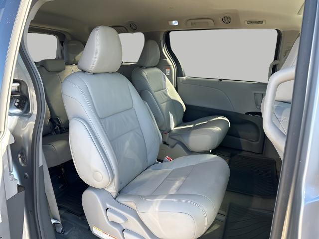 2017 Toyota Sienna Vehicle Photo in MANITOWOC, WI 54220-5838