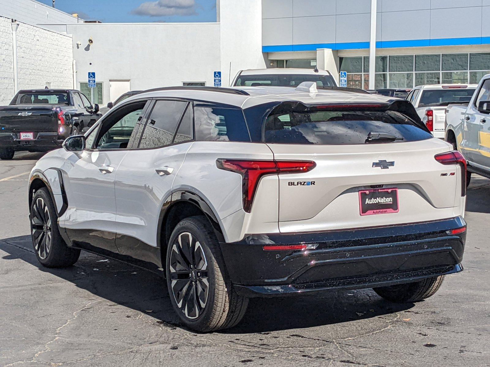 2024 Chevrolet Blazer EV Vehicle Photo in VALENCIA, CA 91355-1705