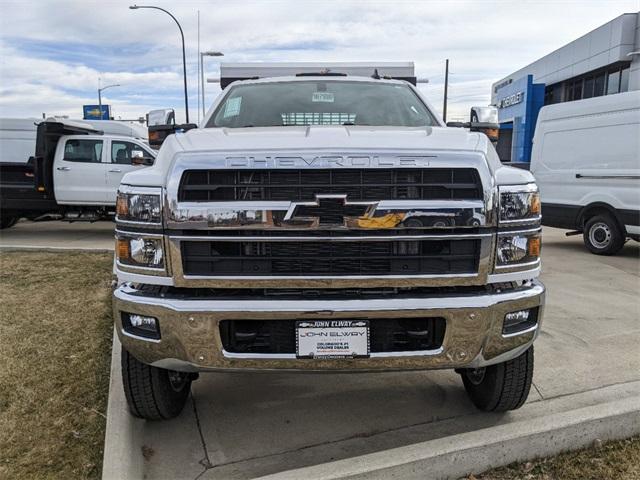 2022 Chevrolet Silverado Chassis Cab Vehicle Photo in ENGLEWOOD, CO 80113-6708