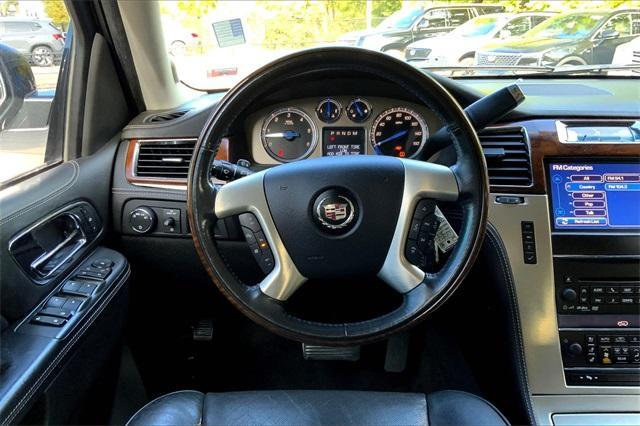 2013 Cadillac Escalade Vehicle Photo in KANSAS CITY, MO 64114-4545