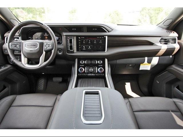 2024 GMC Yukon XL Vehicle Photo in ROSENBERG, TX 77471-5675