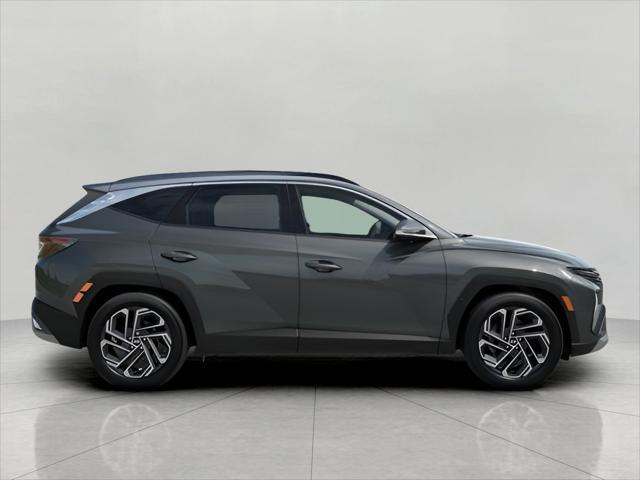 2025 Hyundai TUCSON Hybrid Vehicle Photo in Green Bay, WI 54304