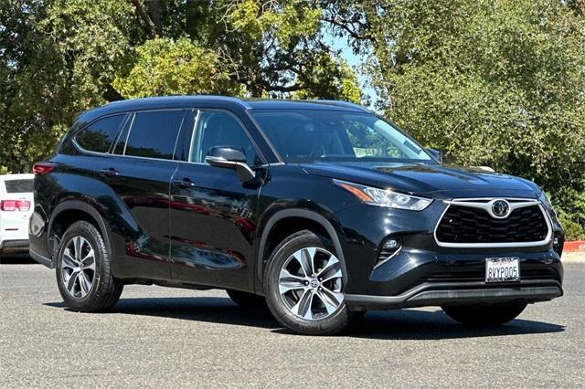 2020 Toyota Highlander Vehicle Photo in ELK GROVE, CA 95757-8703