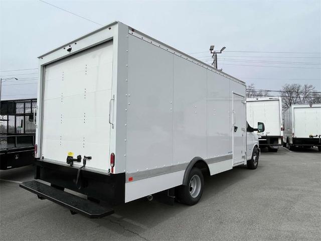 2023 Chevrolet Express Cutaway 3500 Vehicle Photo in ALCOA, TN 37701-3235