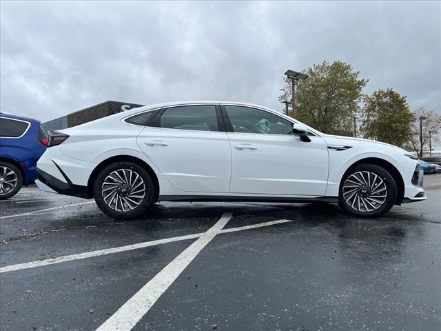 2025 Hyundai SONATA Hybrid Vehicle Photo in O'Fallon, IL 62269