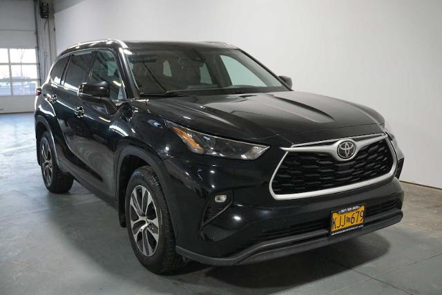 2022 Toyota Highlander Vehicle Photo in ANCHORAGE, AK 99515-2026