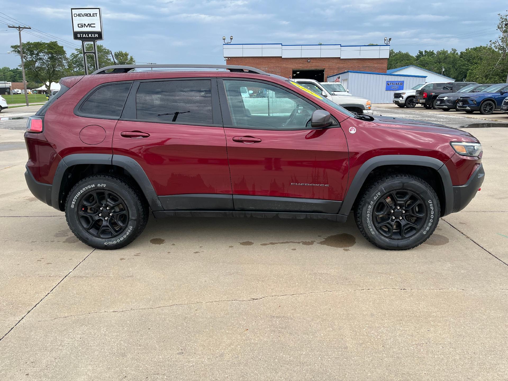 Used 2019 Jeep Cherokee Trailhawk Elite with VIN 1C4PJMBN5KD225697 for sale in Creston, IA