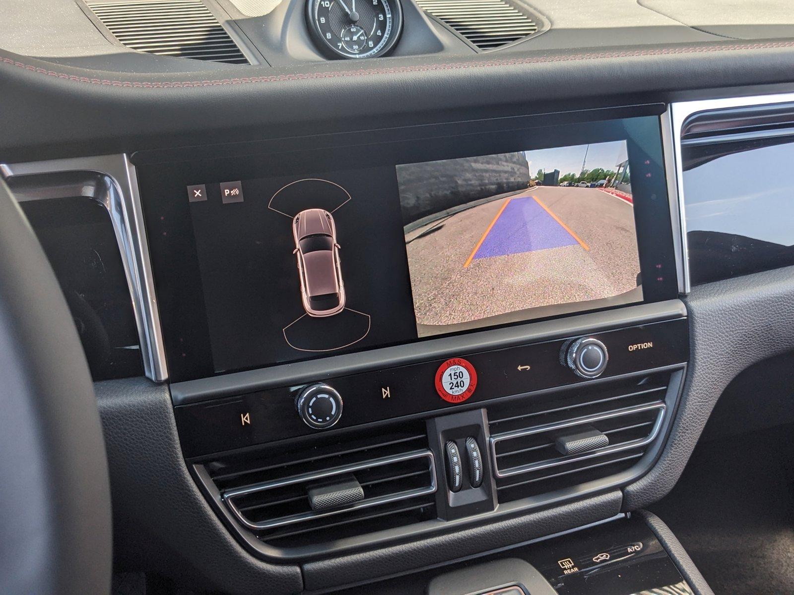 2024 Porsche Macan Vehicle Photo in TIMONIUM, MD 21093-2300