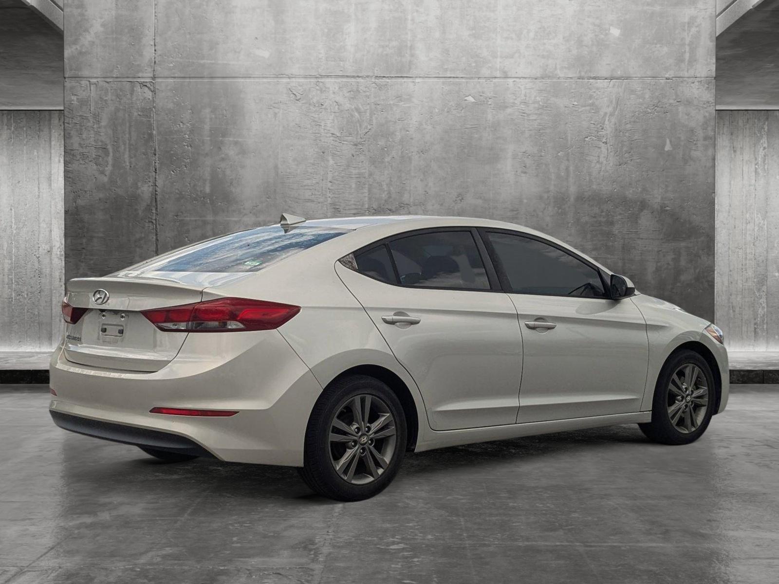 2017 Hyundai ELANTRA Vehicle Photo in St. Petersburg, FL 33713